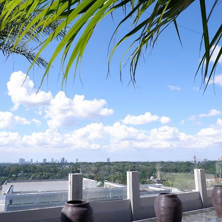 The Grantage Hotel & Sky Lounge Serpong Extérieur photo