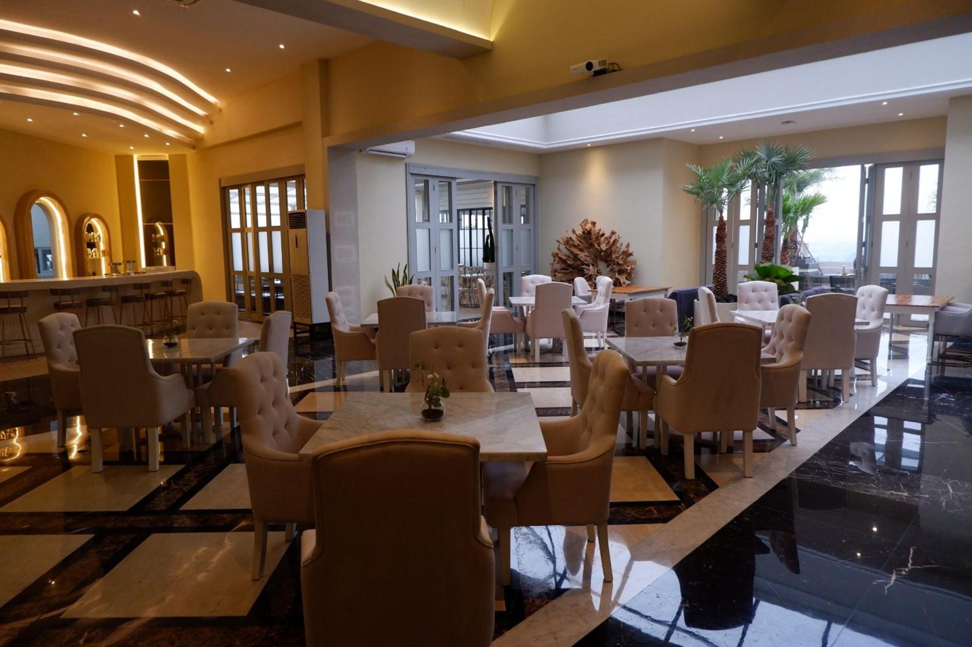 The Grantage Hotel & Sky Lounge Serpong Extérieur photo