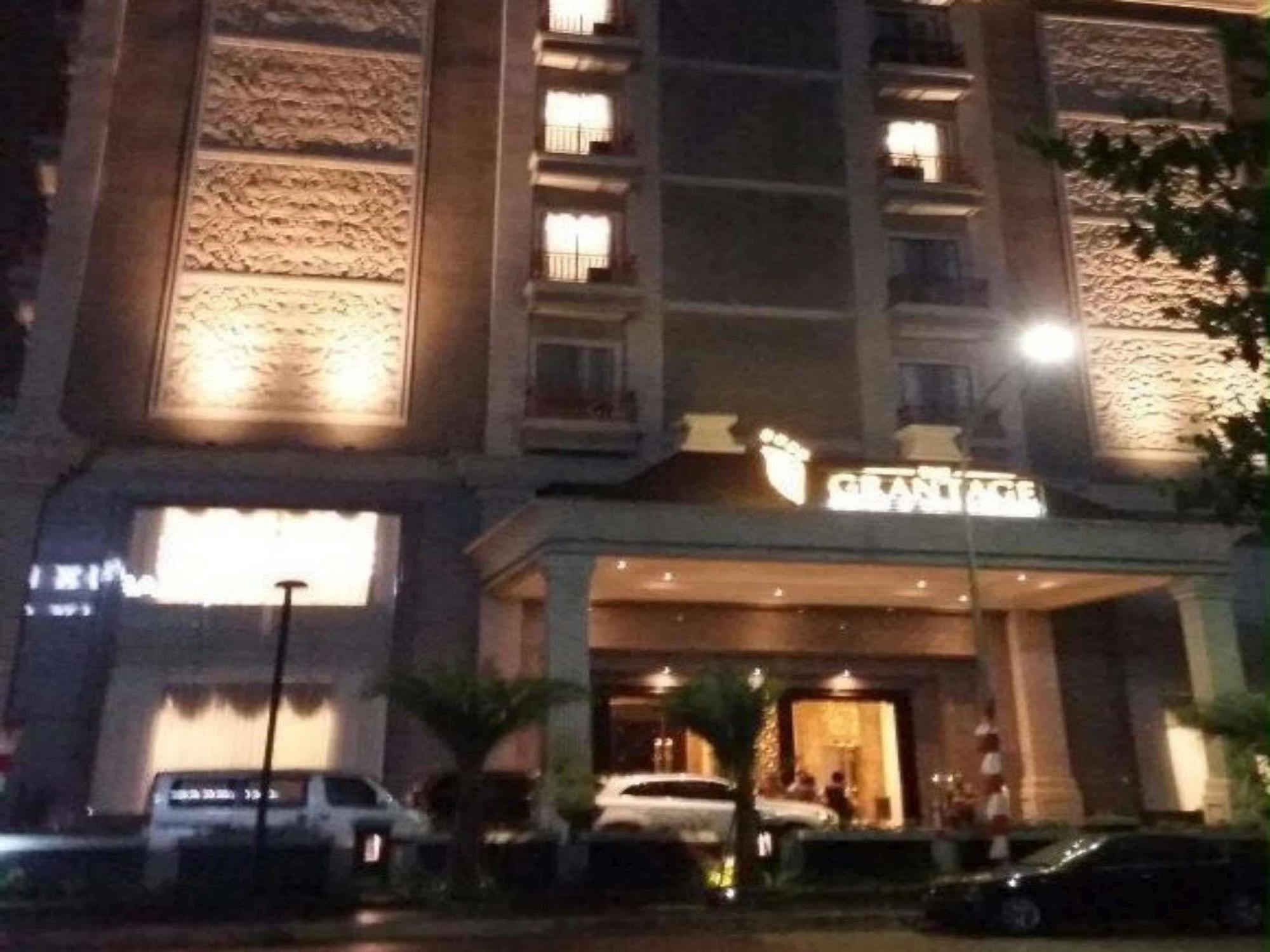 The Grantage Hotel & Sky Lounge Serpong Extérieur photo